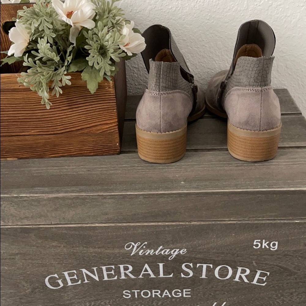 American Eagle Gray Suede Ankle Boots (6.5) - Picture 3 of 9